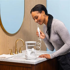 White Aquarius™ Water Flosser – White (WP-660)